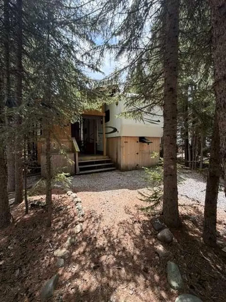 110 4 Avenue SW Sundre AB T0M 1X0