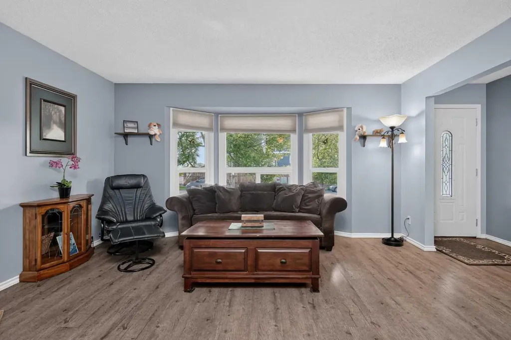 6609 Rundlehorn Drive NE Calgary AB T1Y 3T6