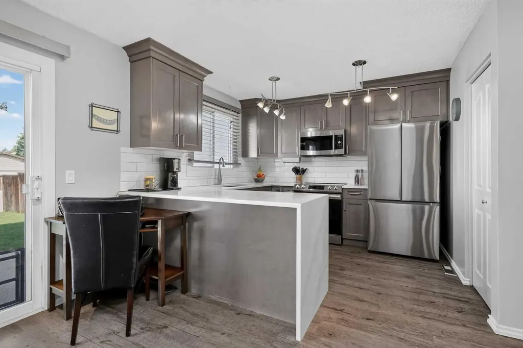 6609 Rundlehorn Drive NE Calgary AB T1Y 3T6