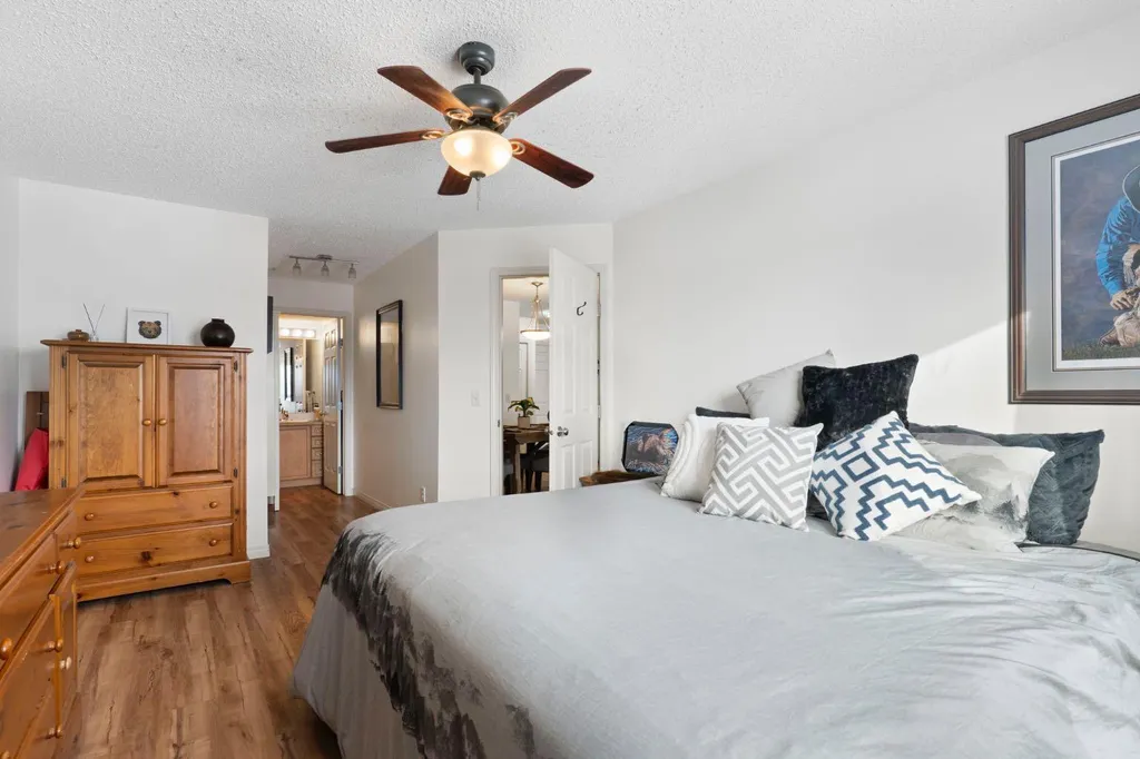 128 Centre Avenue Cochrane AB T4C 1Z4