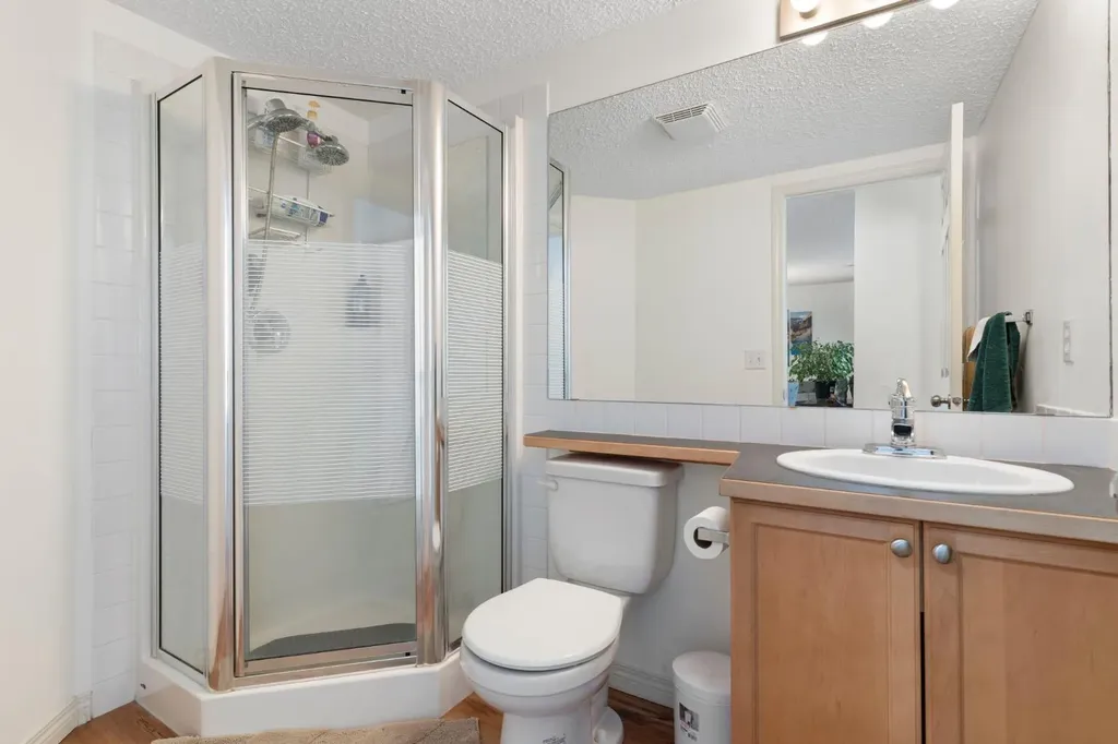 128 Centre Avenue Cochrane AB T4C 1Z4