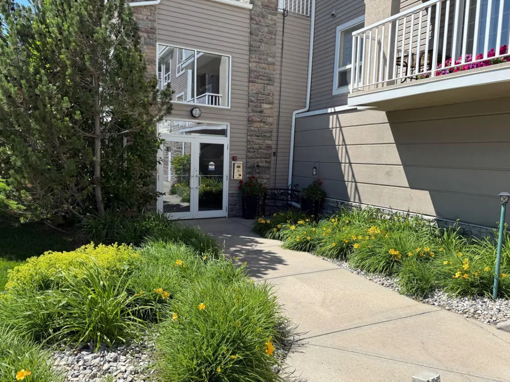 128 Centre Avenue Cochrane AB T4C 1Z4