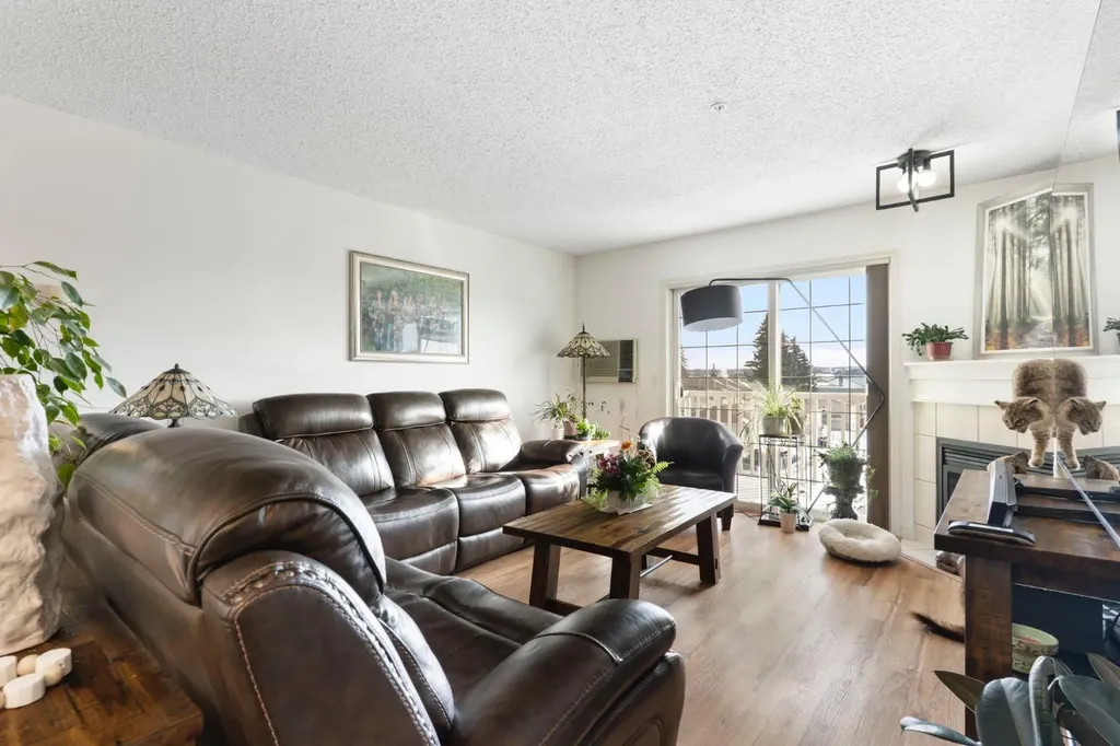 128 Centre Avenue Cochrane AB T4C 1Z4