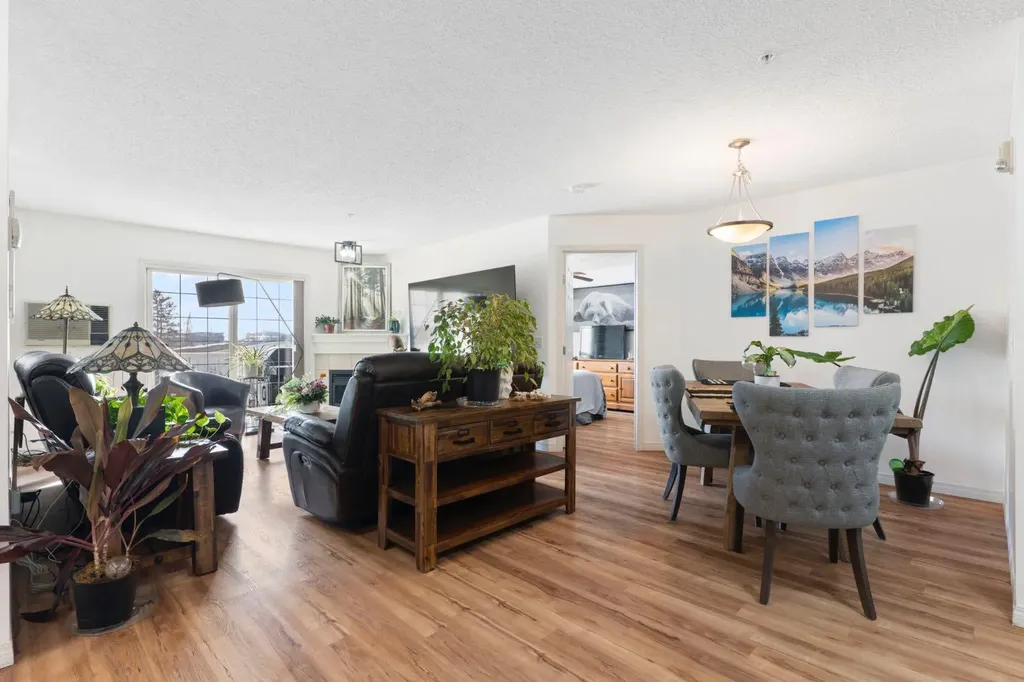 128 Centre Avenue Cochrane AB T4C 1Z4