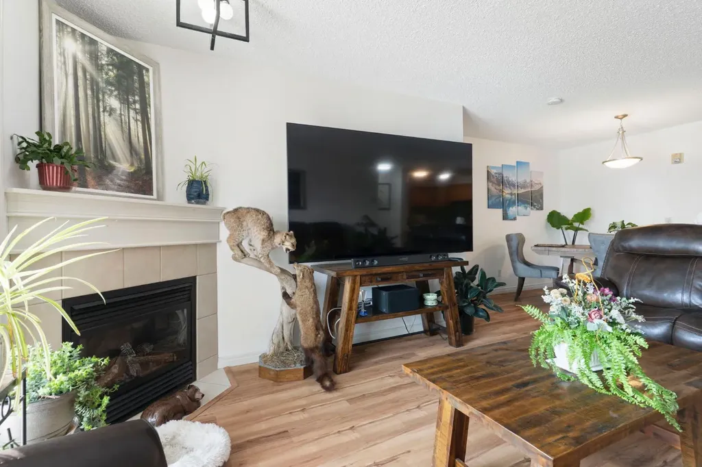 128 Centre Avenue Cochrane AB T4C 1Z4