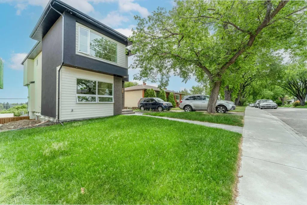 90 Hartford Road NW Calgary AB T2K 2A5