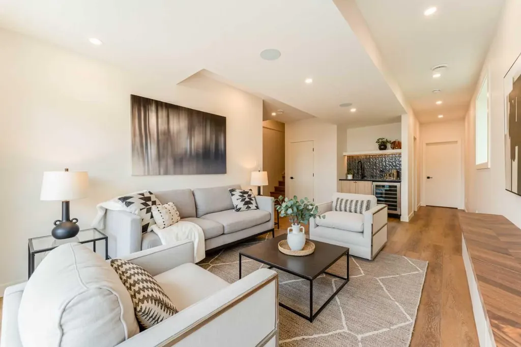 90 Hartford Road NW Calgary AB T2K 2A5