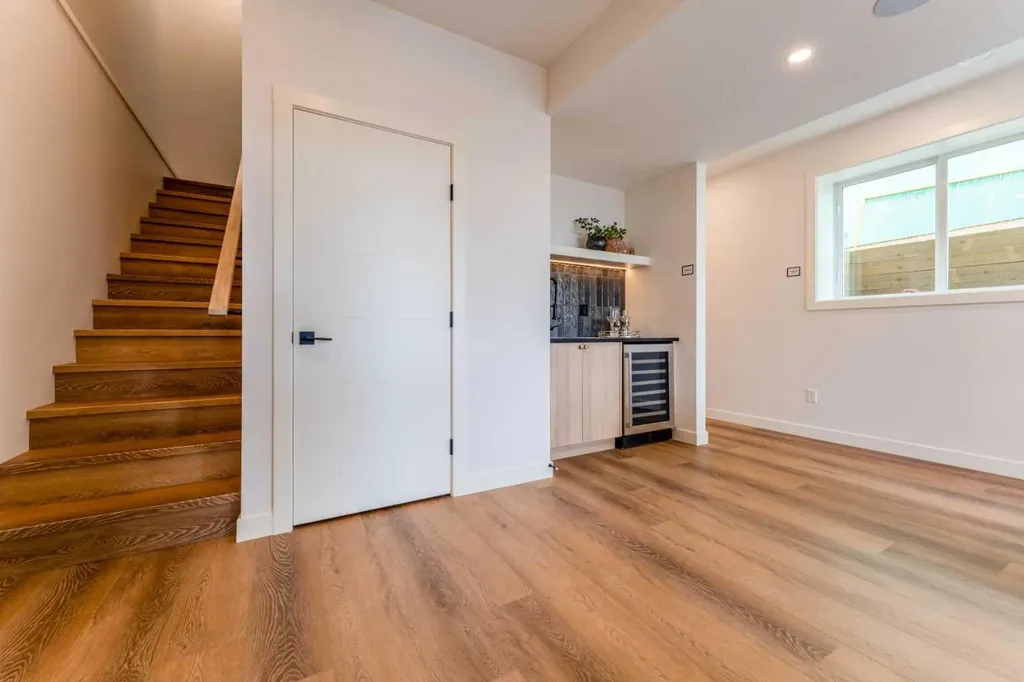 90 Hartford Road NW Calgary AB T2K 2A5