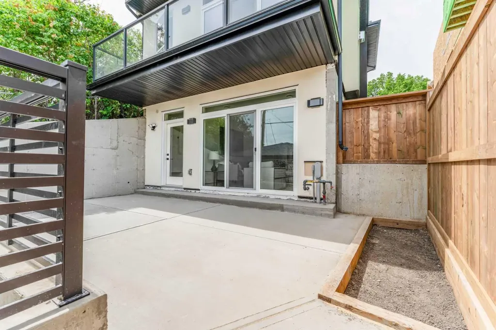 90 Hartford Road NW Calgary AB T2K 2A5