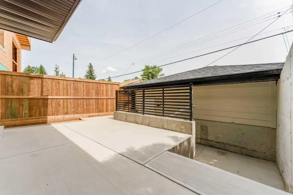 90 Hartford Road NW Calgary AB T2K 2A5