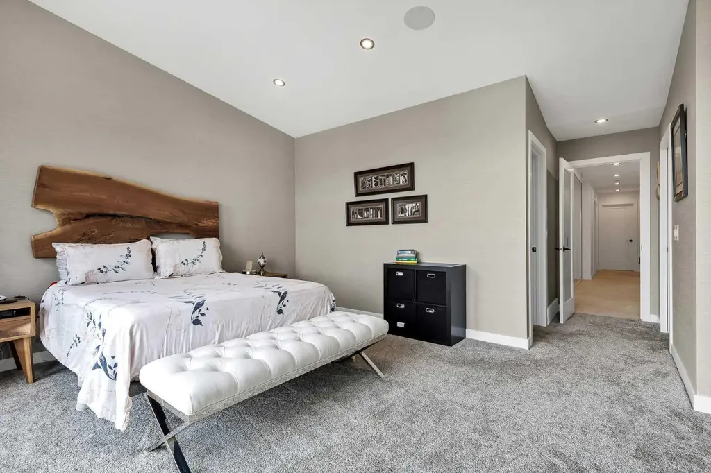 44 Timberline Way SW Calgary AB T3H0W3