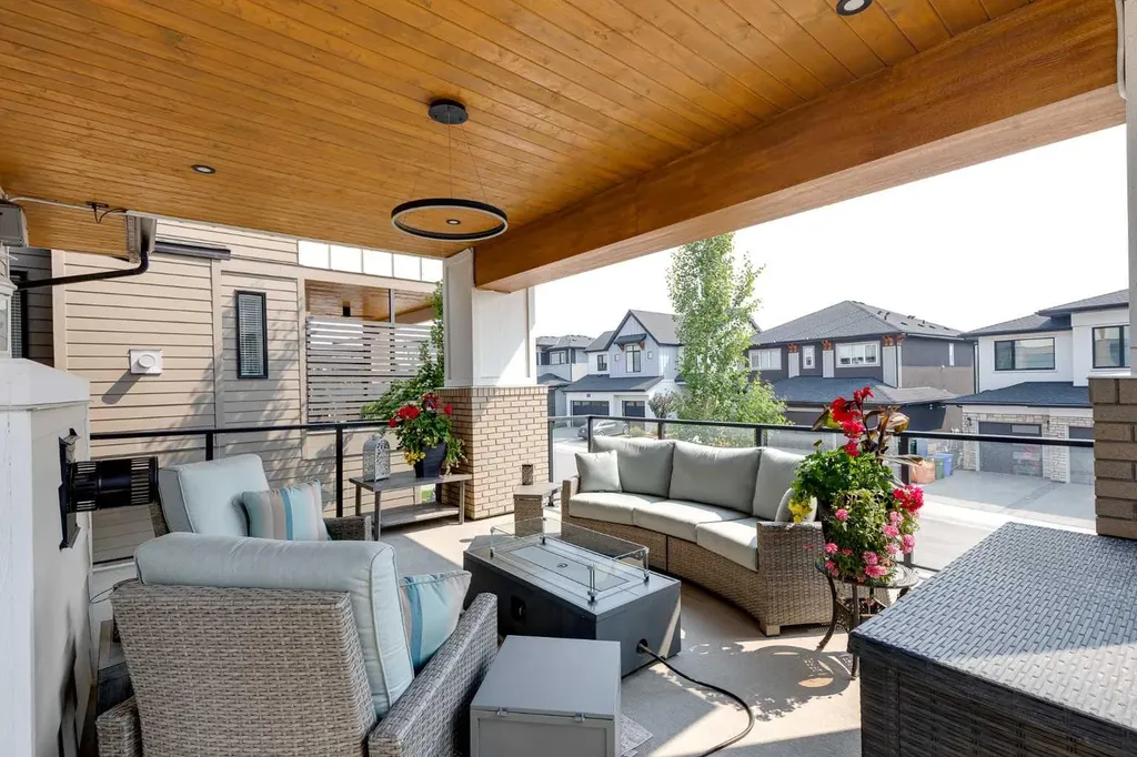 44 Timberline Way SW Calgary AB T3H0W3