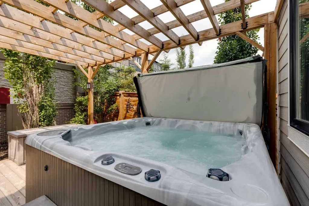 44 Timberline Way SW Calgary AB T3H0W3
