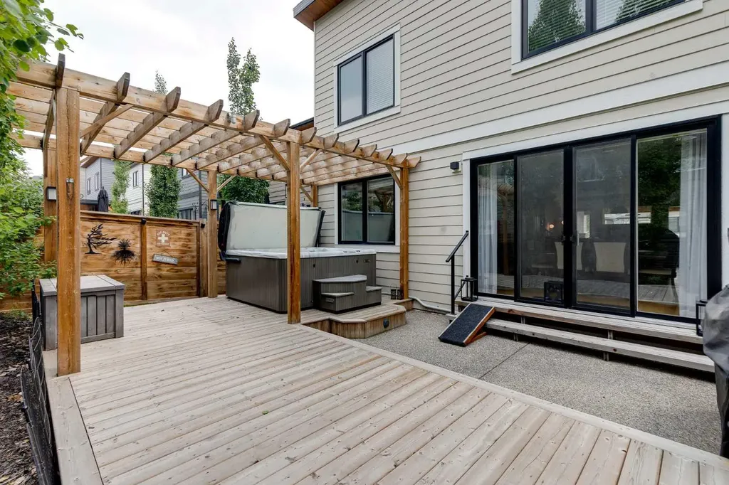 44 Timberline Way SW Calgary AB T3H0W3