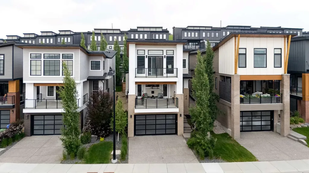 44 Timberline Way SW Calgary AB T3H0W3