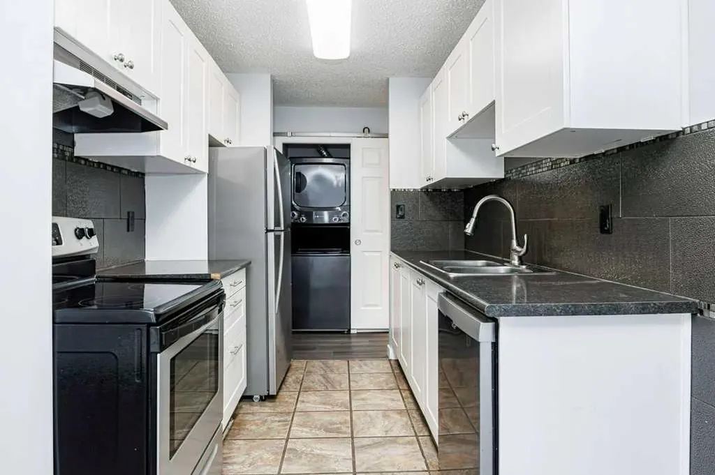 11 Stanton Street Red Deer AB T4N 0B9