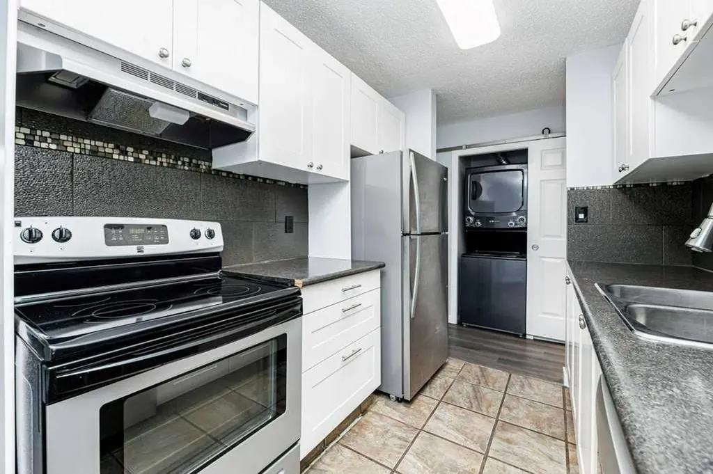 11 Stanton Street Red Deer AB T4N 0B9