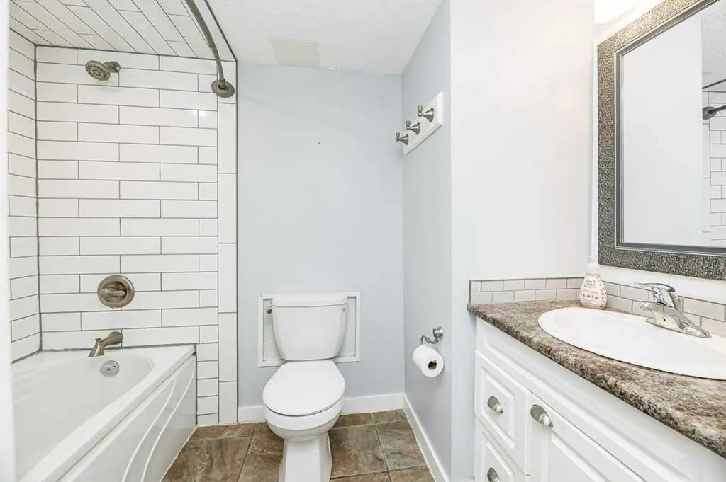 11 Stanton Street Red Deer AB T4N 0B9