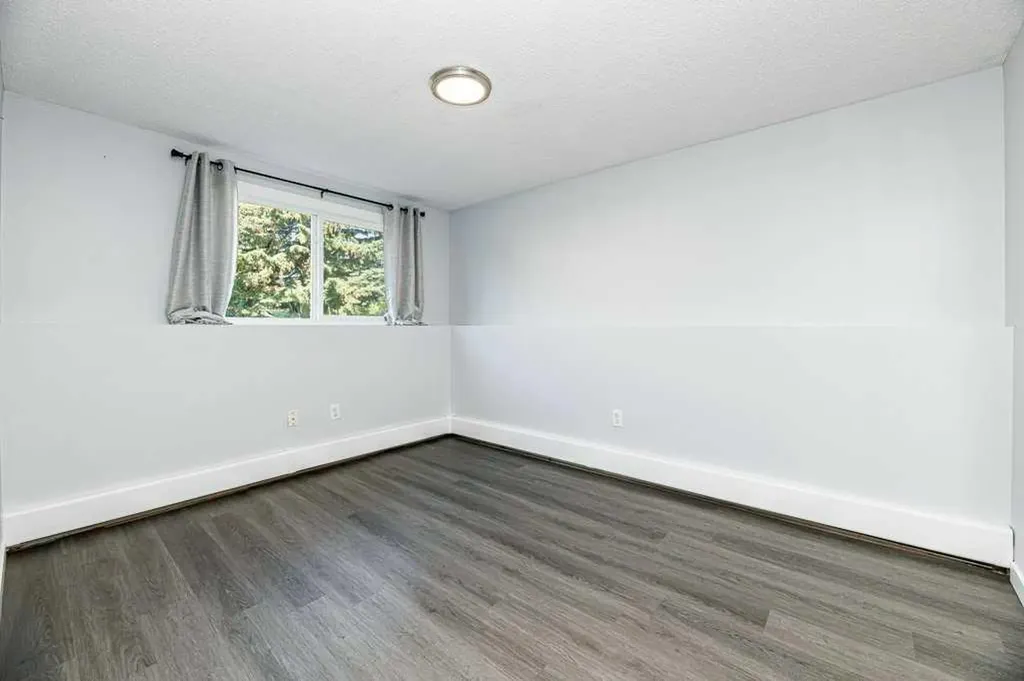 11 Stanton Street Red Deer AB T4N 0B9