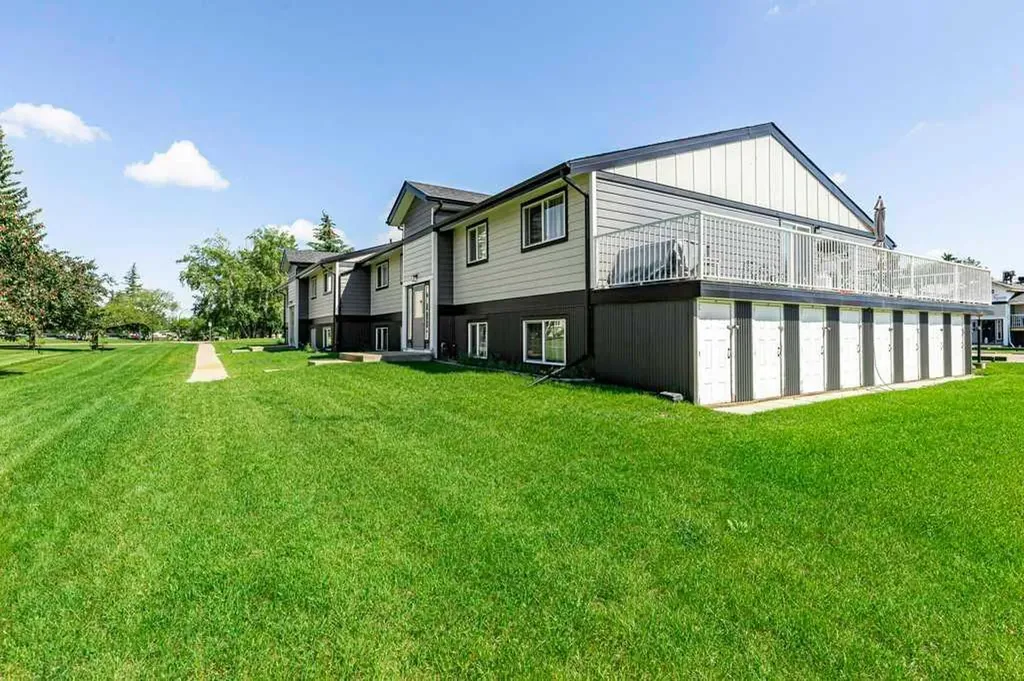 11 Stanton Street Red Deer AB T4N 0B9