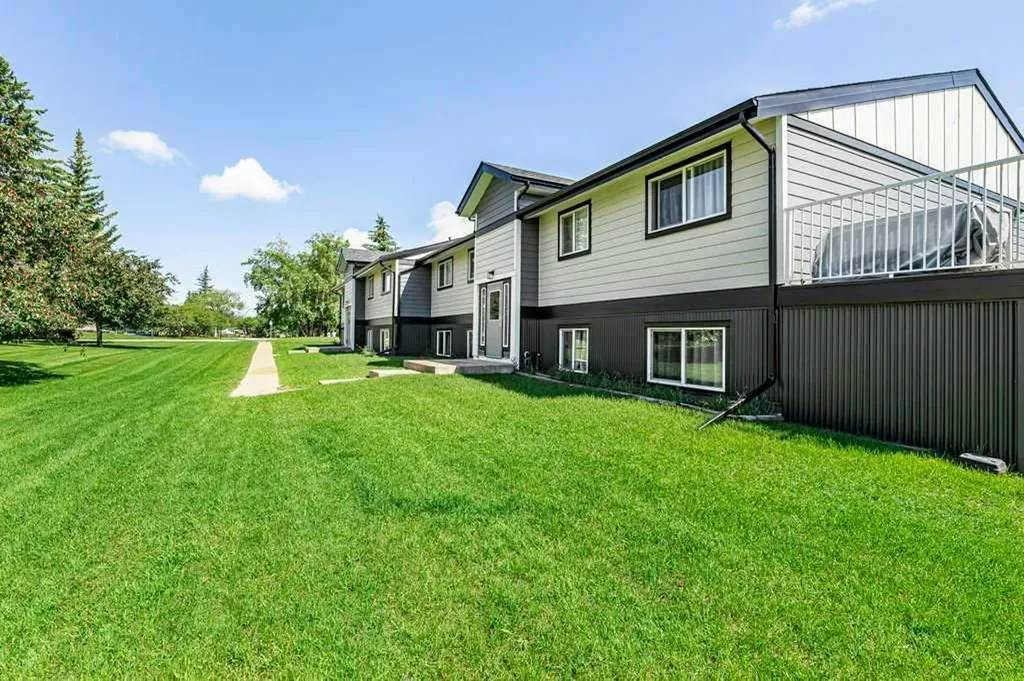 11 Stanton Street Red Deer AB T4N 0B9