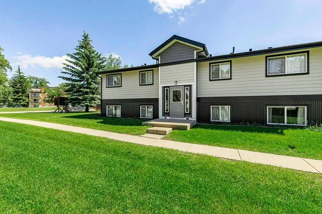 11 Stanton Street Red Deer AB T4N 0B9