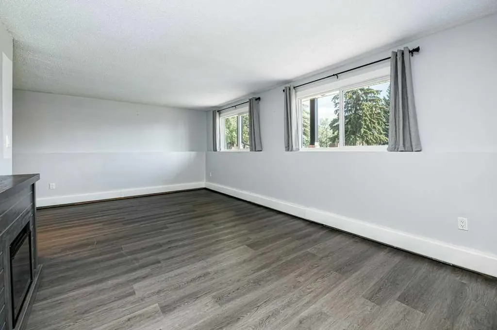 11 Stanton Street Red Deer AB T4N 0B9