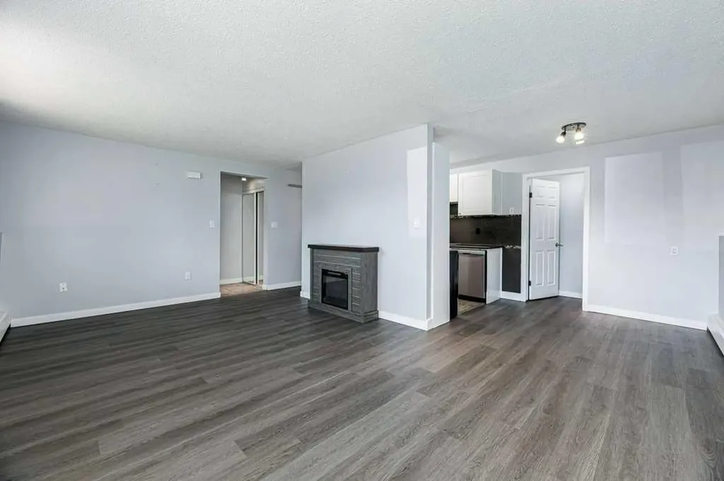 11 Stanton Street Red Deer AB T4N 0B9
