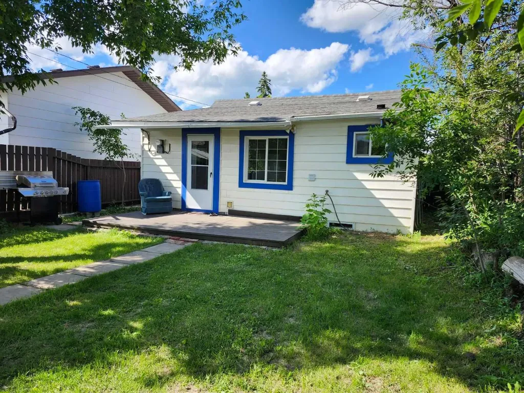 655 3 Avenue W Drumheller AB T0J0Y3