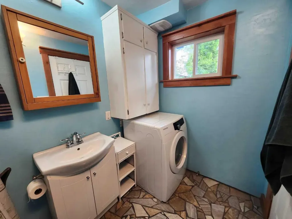 655 3 Avenue W Drumheller AB T0J0Y3
