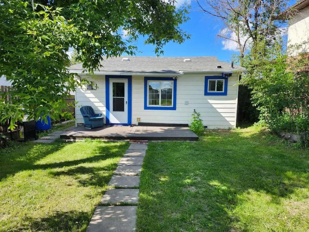 655 3 Avenue W Drumheller AB T0J0Y3