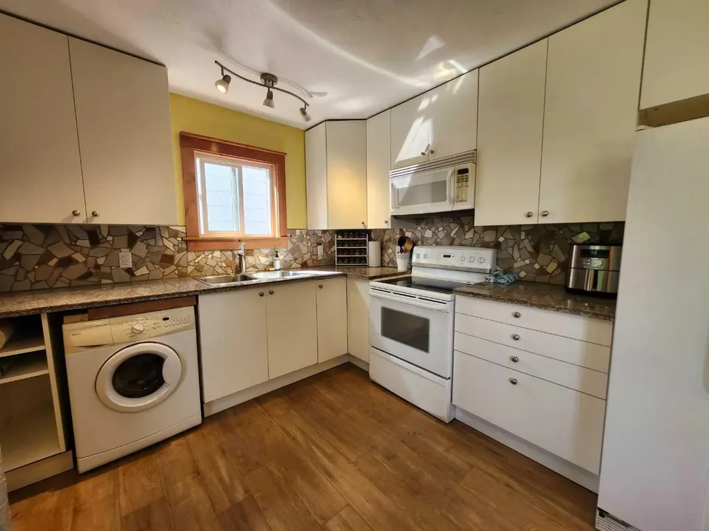 655 3 Avenue W Drumheller AB T0J0Y3