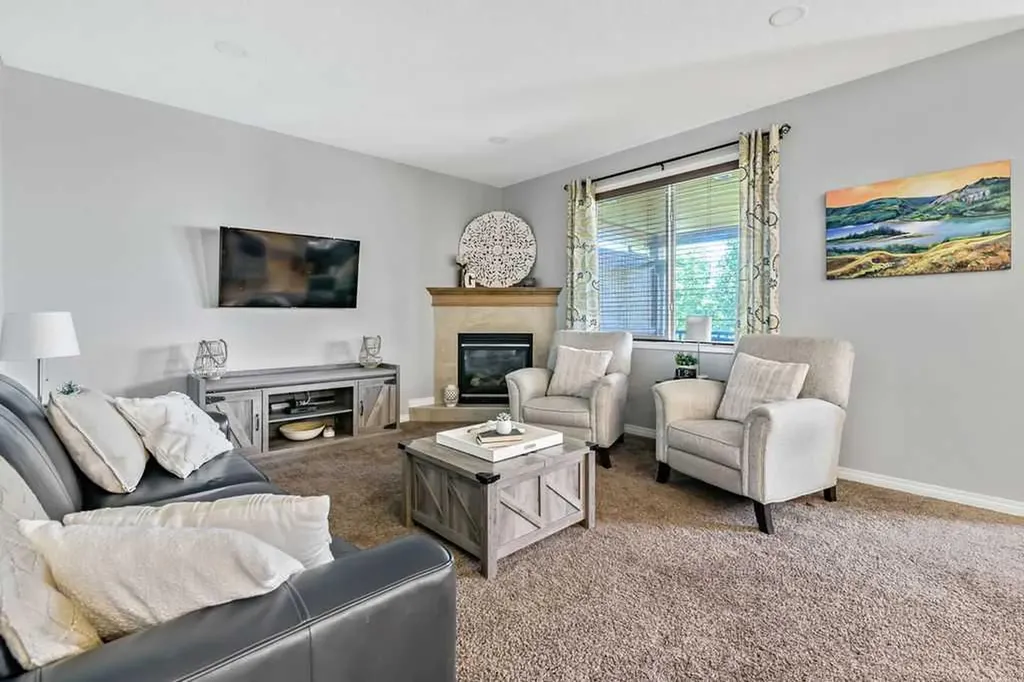 1034 Ranch Road Okotoks AB T1S 0E4