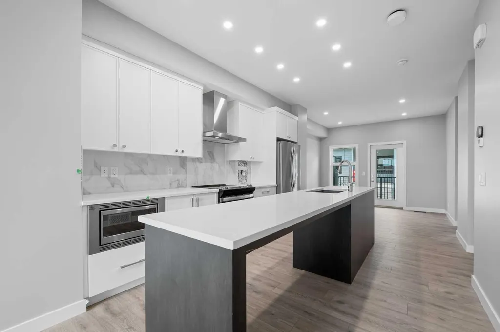 607 Mahogany Road SE Calgary AB T3M 3Y3