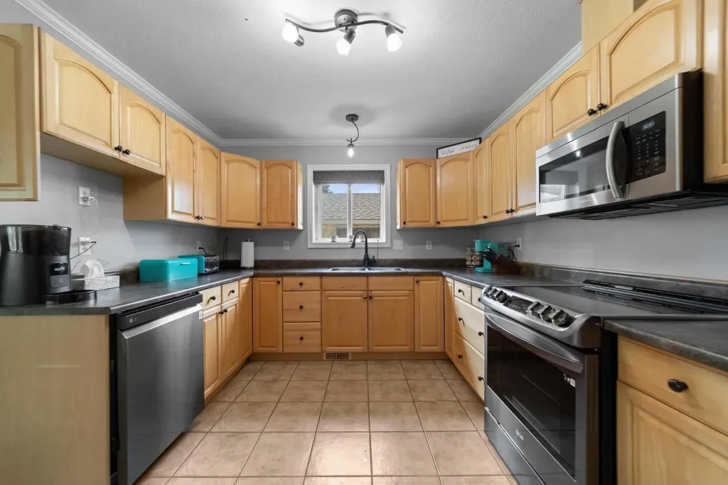 5224 43 Street Camrose AB T4V 1B7