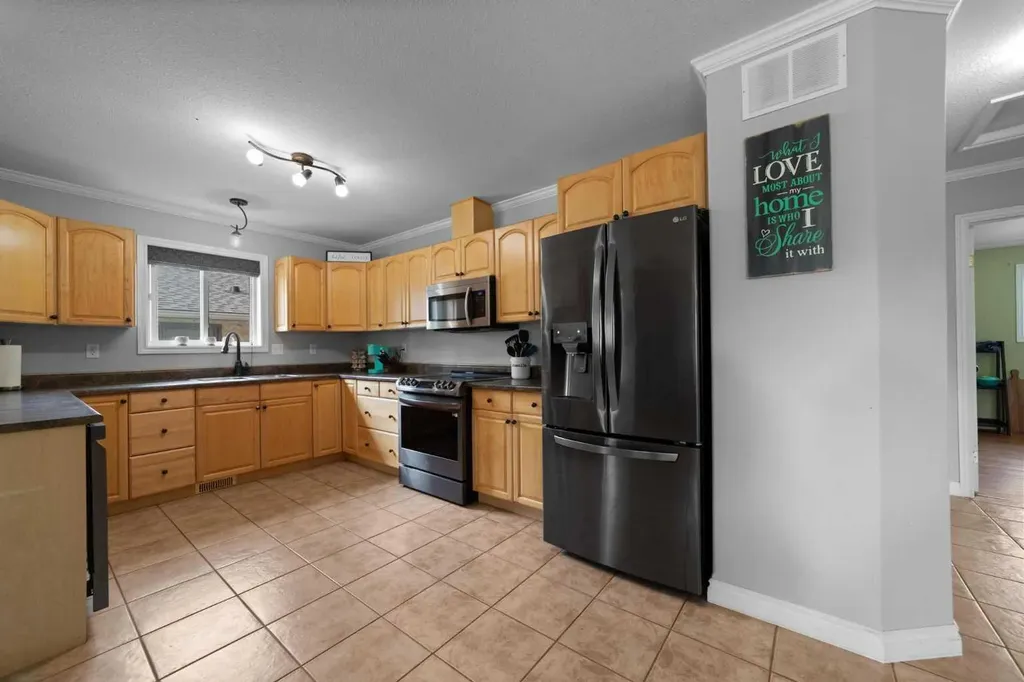 5224 43 Street Camrose AB T4V 1B7