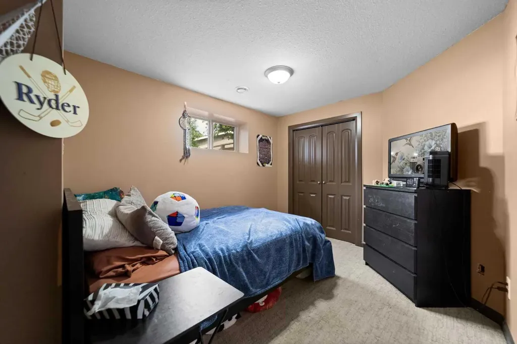 5224 43 Street Camrose AB T4V 1B7