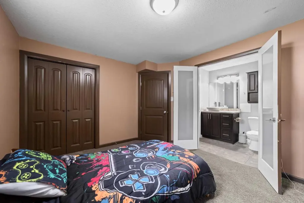 5224 43 Street Camrose AB T4V 1B7