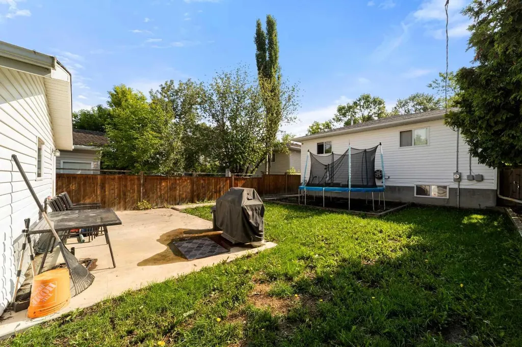 5224 43 Street Camrose AB T4V 1B7