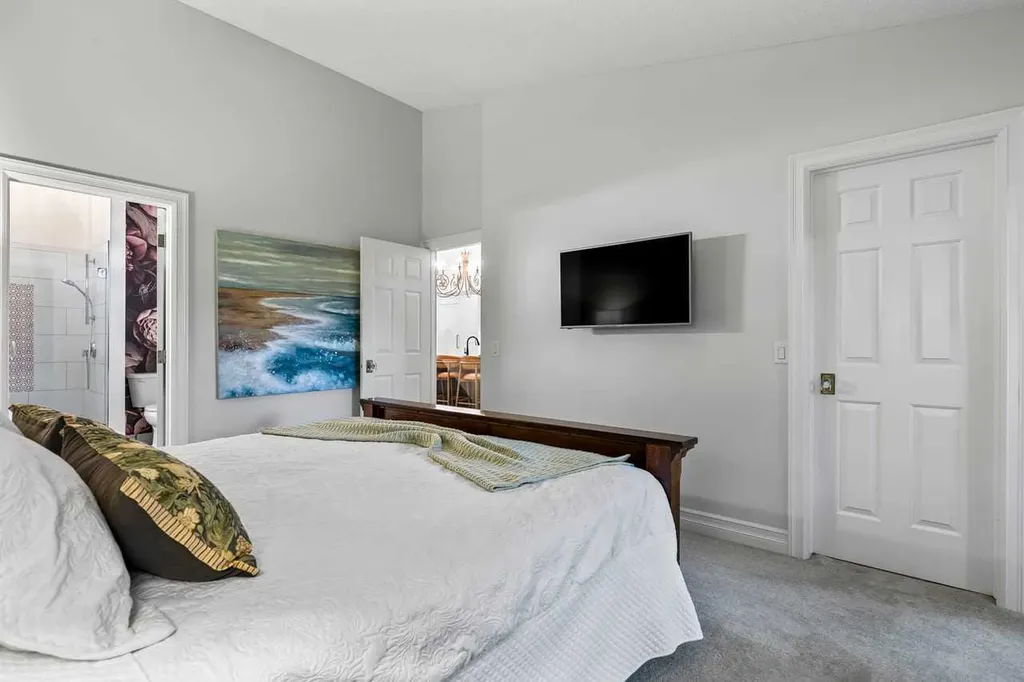 33 Douglasview Park SE Calgary AB T2Z2R9