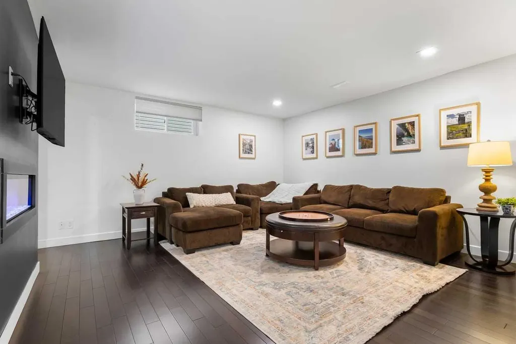33 Douglasview Park SE Calgary AB T2Z2R9