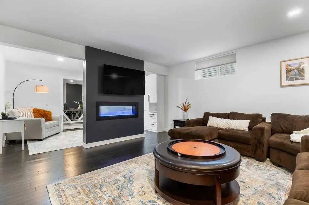 33 Douglasview Park SE Calgary AB T2Z2R9