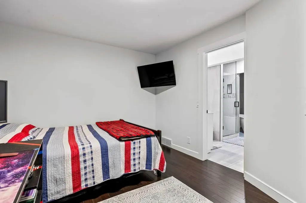 33 Douglasview Park SE Calgary AB T2Z2R9