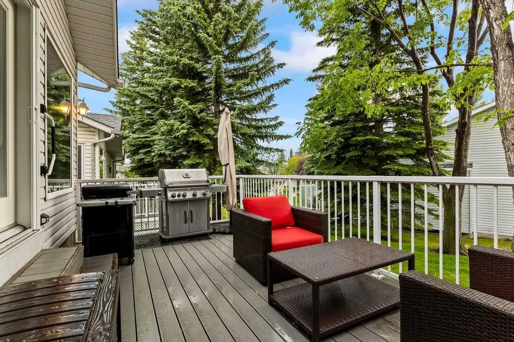 33 Douglasview Park SE Calgary AB T2Z2R9