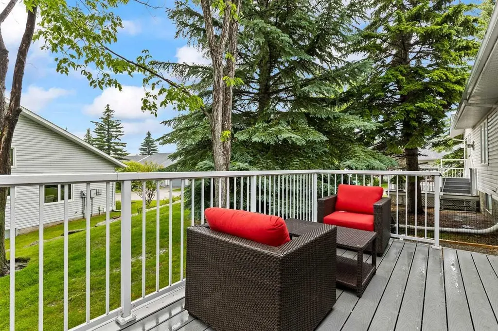 33 Douglasview Park SE Calgary AB T2Z2R9