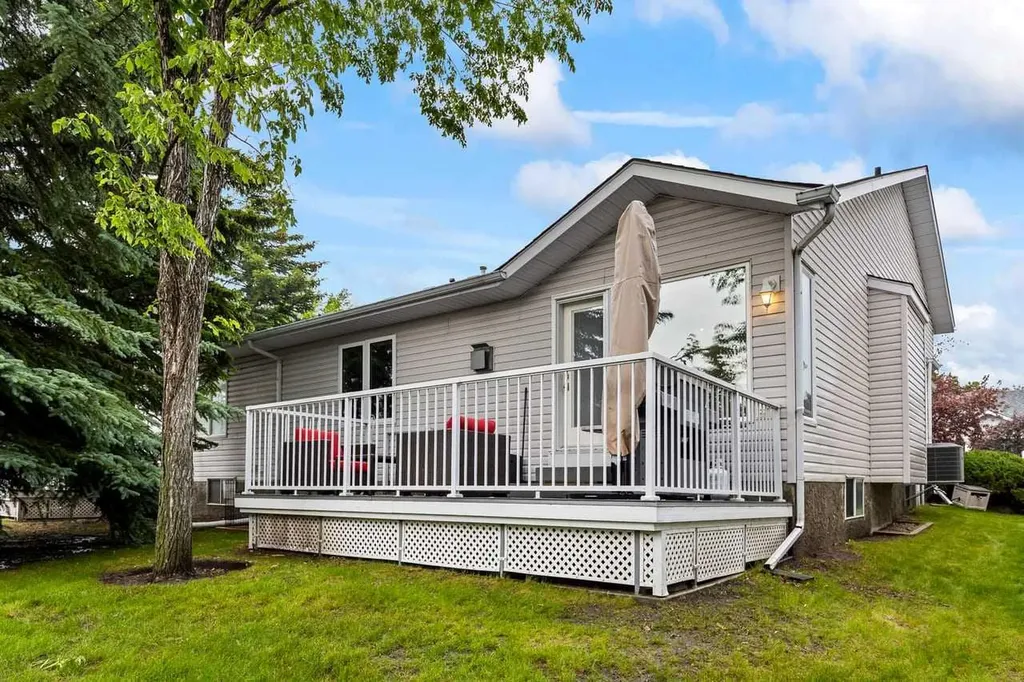 33 Douglasview Park SE Calgary AB T2Z2R9