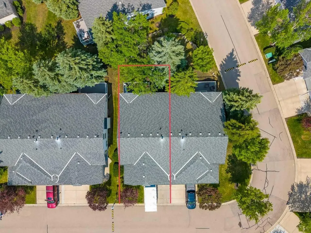 33 Douglasview Park SE Calgary AB T2Z2R9