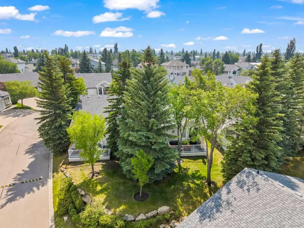 33 Douglasview Park SE Calgary AB T2Z2R9