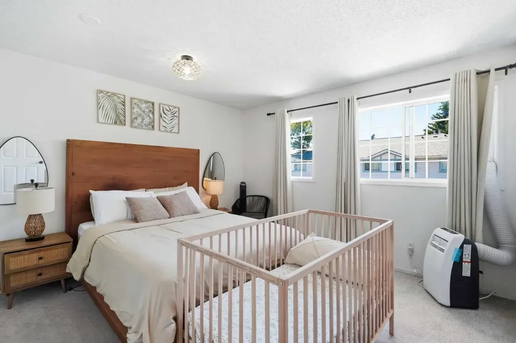 16 Kingsland Court SW Calgary AB T2V 0S2