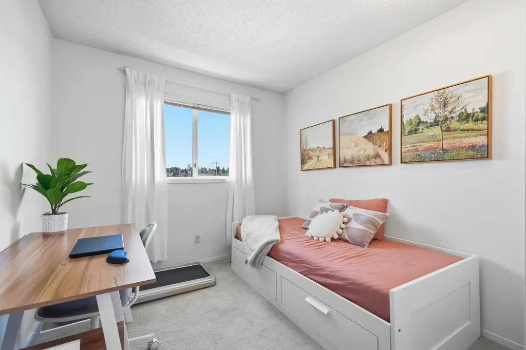 16 Kingsland Court SW Calgary AB T2V 0S2
